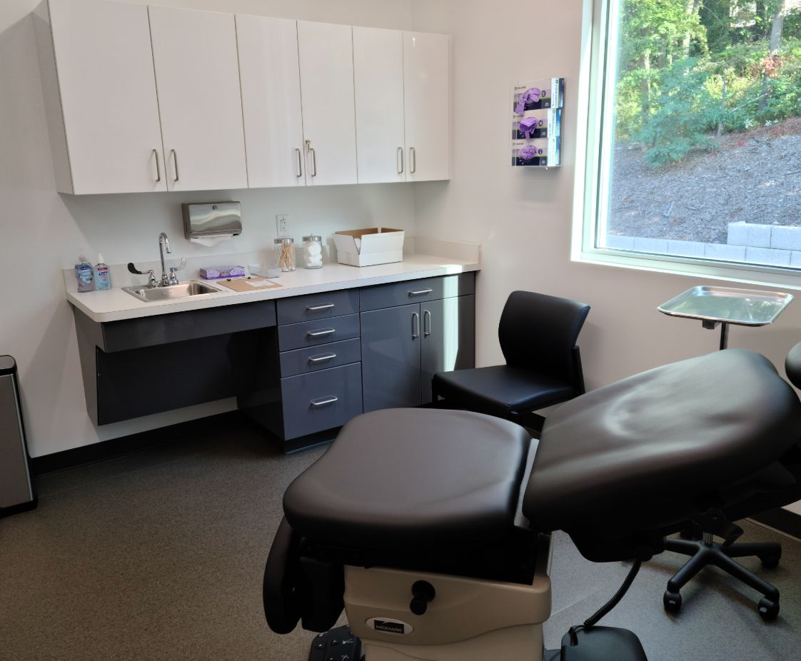 APDerm in Multiple New England Locations . Surgical Room, designed by Hardaway Sziabowski Architects.