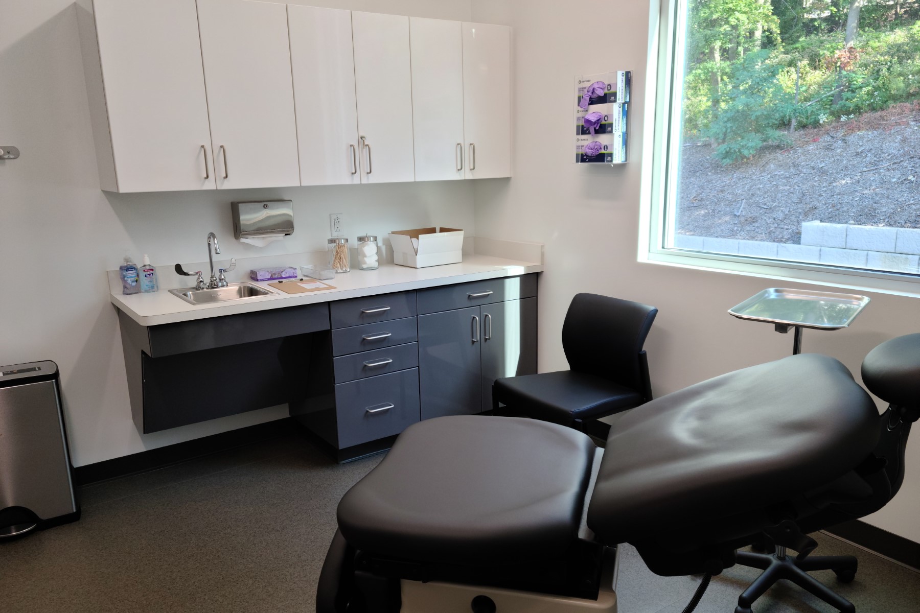 APDerm in Multiple New England Locations . Surgical Room, designed by Hardaway Sziabowski Architects.
