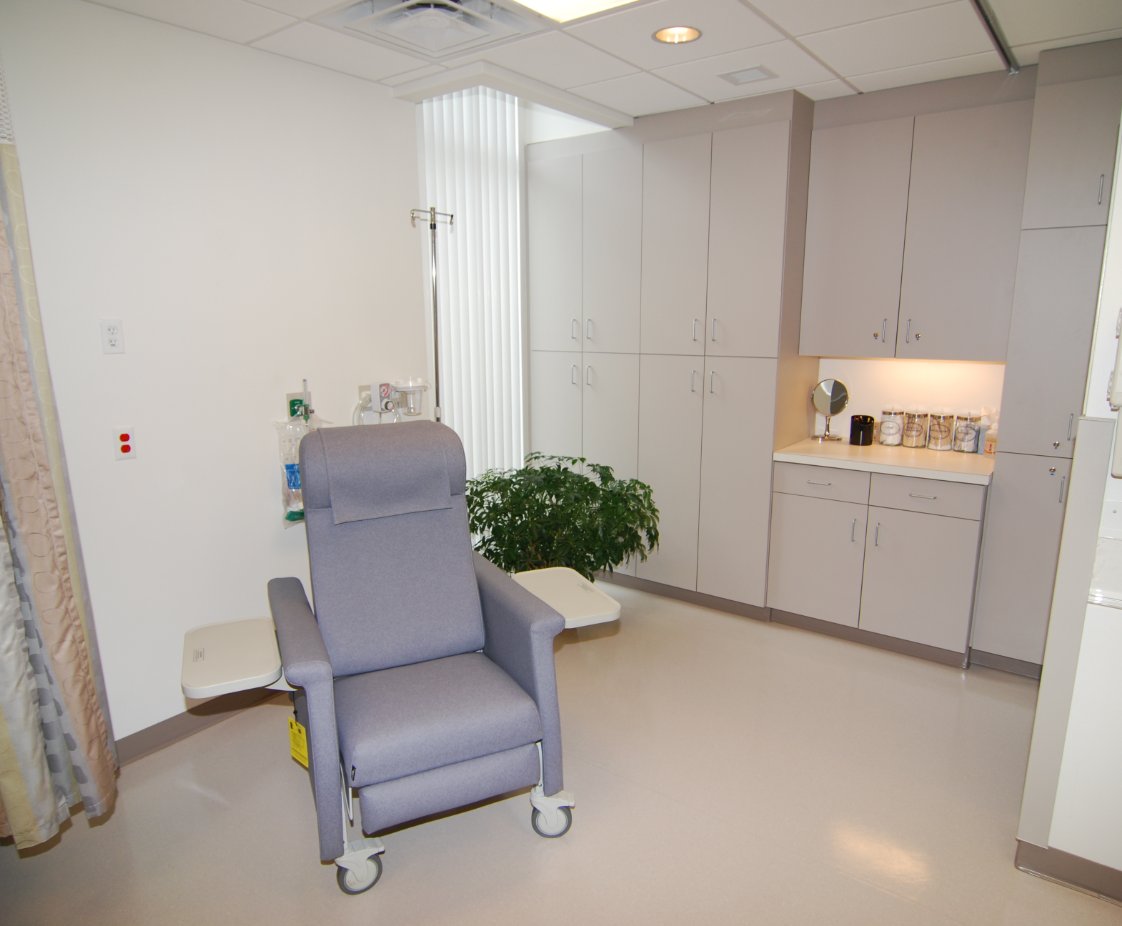 Bartlett Plastic Surgery – OBS in Brookline, MA. Surgical Room, designed by Hardaway Sziabowski Architects.