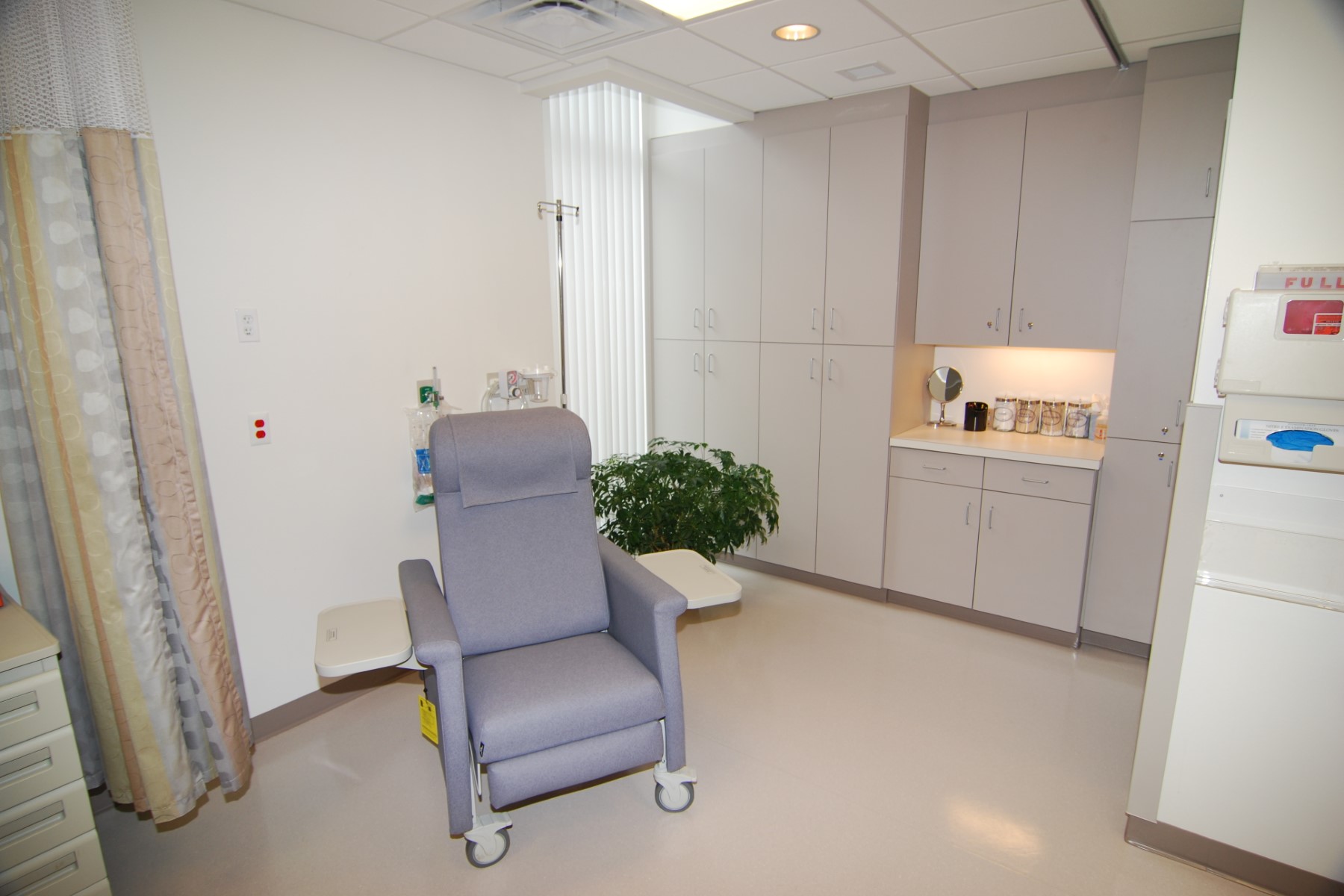Bartlett Plastic Surgery – OBS in Brookline, MA. Surgical Room, designed by Hardaway Sziabowski Architects.