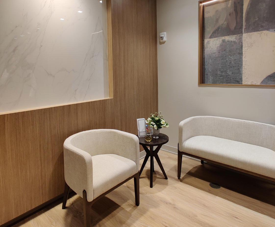 Boston Center for Plastic Surgery in Chestnut Hill, MA. Reception Area, designed by Hardaway Sziabowski Architects.